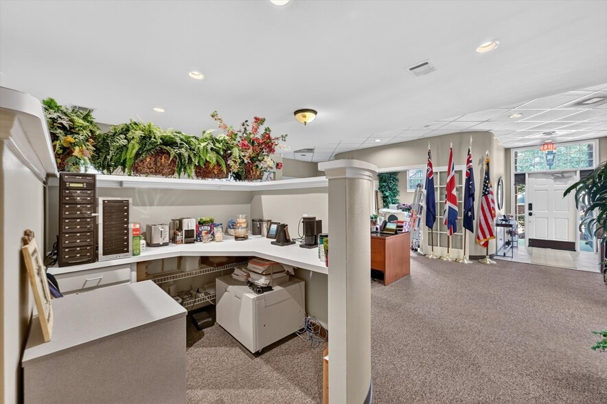 More Photos Of 5500 Woodland Park Blvd, Arlington Office Residential For Sale