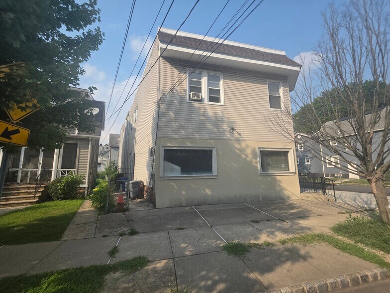 More Photos Of 17 Maolis Ave, Bloomfield Storefront Retail Residential For Sale
