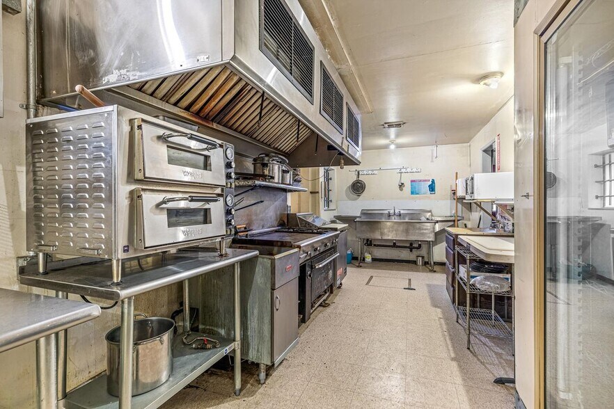 More Photos Of 18097 Redwood Hwy, Selma Restaurant For Sale