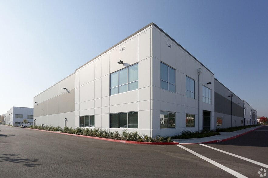 Primary Photo Of 4321 NE 185th Dr, Portland Warehouse For Lease