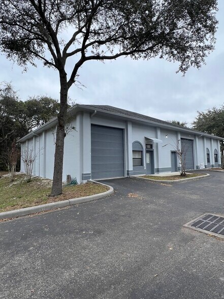 More Photos Of 221 Strawberry Oaks Dr, Orange City Light Manufacturing For Lease