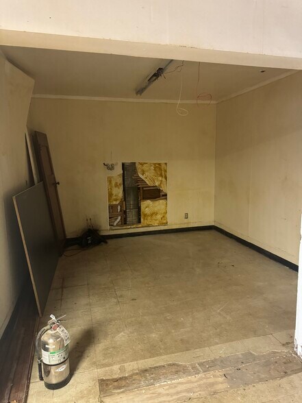 More Photos Of 5901 W Vliet St, Milwaukee Storefront Retail Residential For Lease