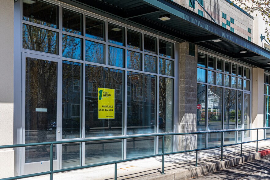 More Photos Of 975 Ross Ave, Dupont General Retail For Lease