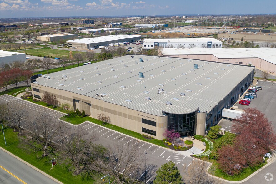 More Photos Of 15600-15618 W 99th St, Lenexa Warehouse For Lease