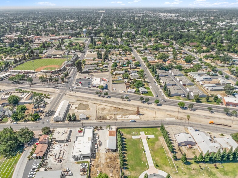 More Photos Of 1319 W Goshen Ave, Visalia Industrial For Sale
