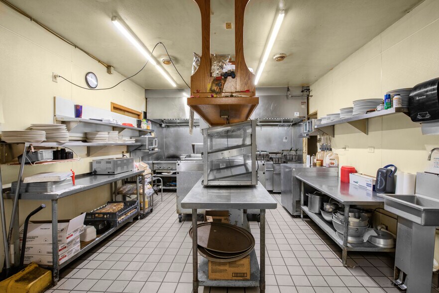 More Photos Of 14351 NE 78th St, Foley Restaurant For Sale