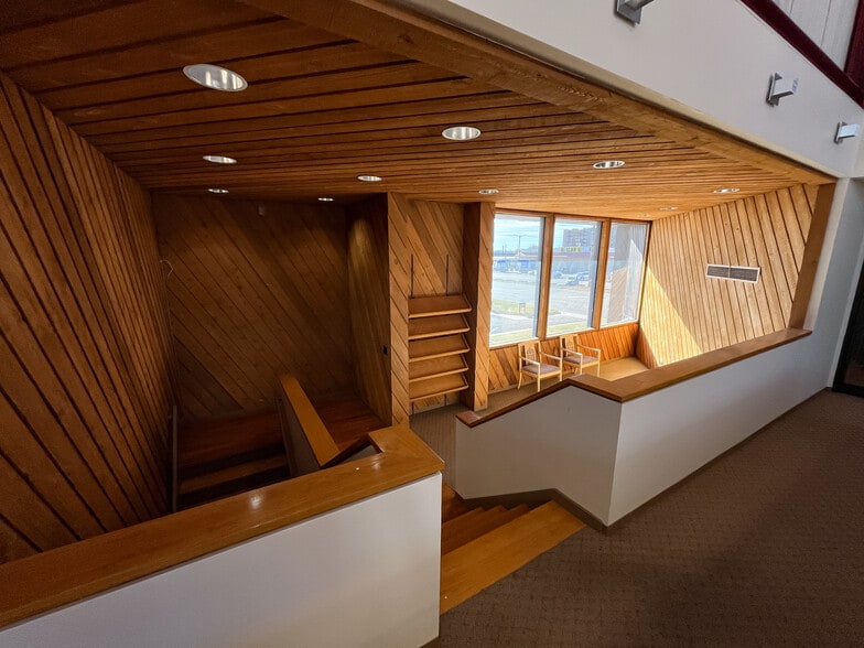 More Photos Of 524 N Main St, South Hutchinson Bank For Sale