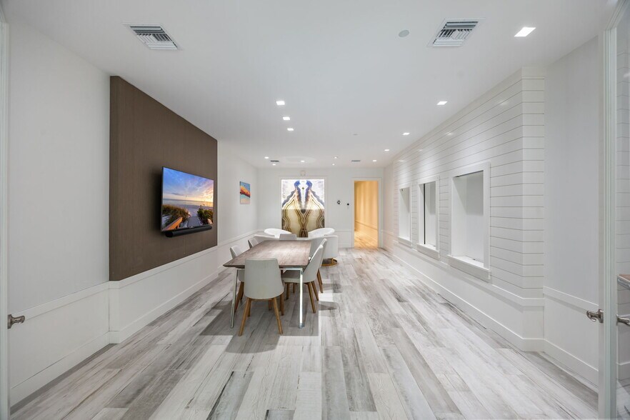More Photos Of 1011-1065 5th Ave N, Naples Office Residential For Sale