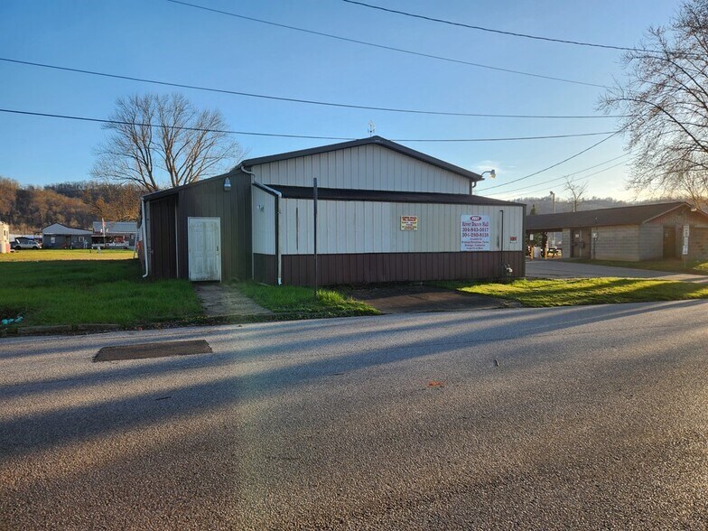 More Photos Of 107 13th St, Moundsville General Retail For Sale