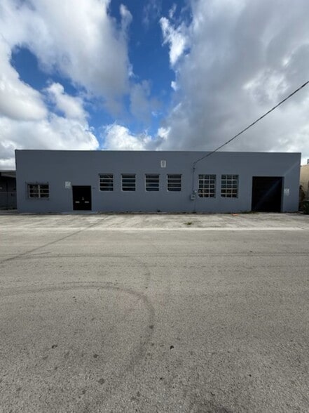 Primary Photo Of 211 W 22nd St, Hialeah Warehouse For Lease