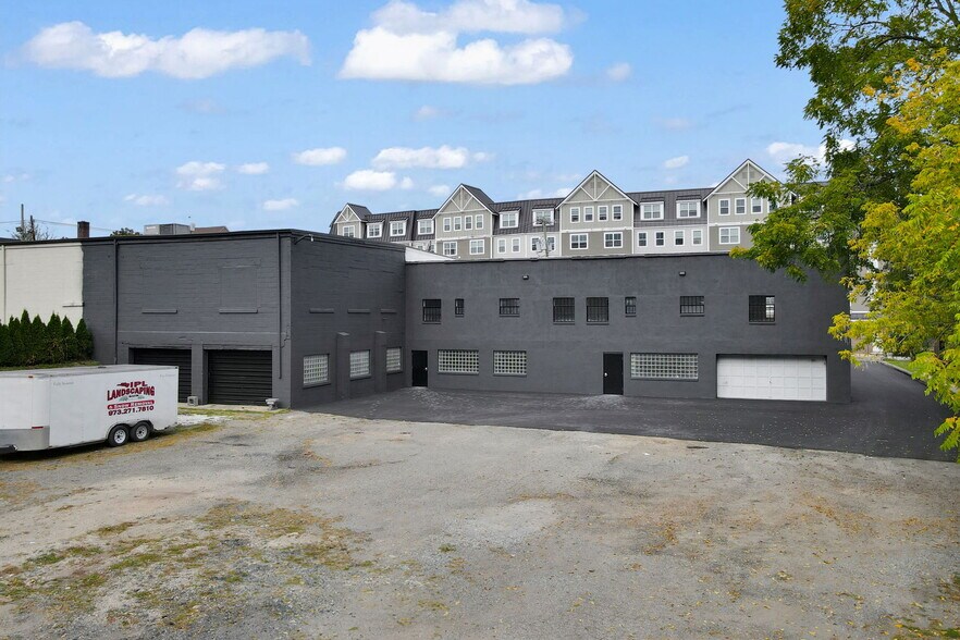 More Photos Of 4 Union Pl, Newton Flex For Lease