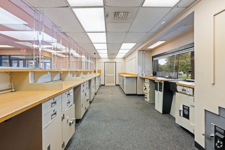 More Photos Of 9412 Livingston Rd, Fort Washington Bank For Lease