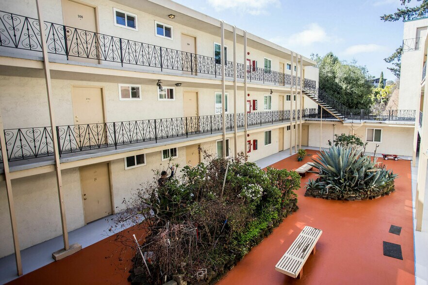 More Photos Of 3525 Dimond Ave, Oakland Apartments For Sale