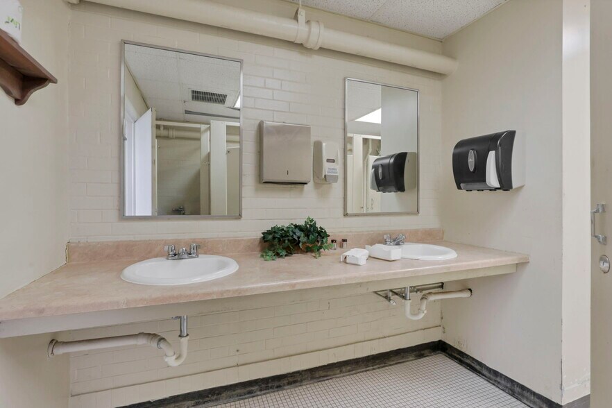 More Photos Of 300 E Auburn Ave, Springfield Office For Sale