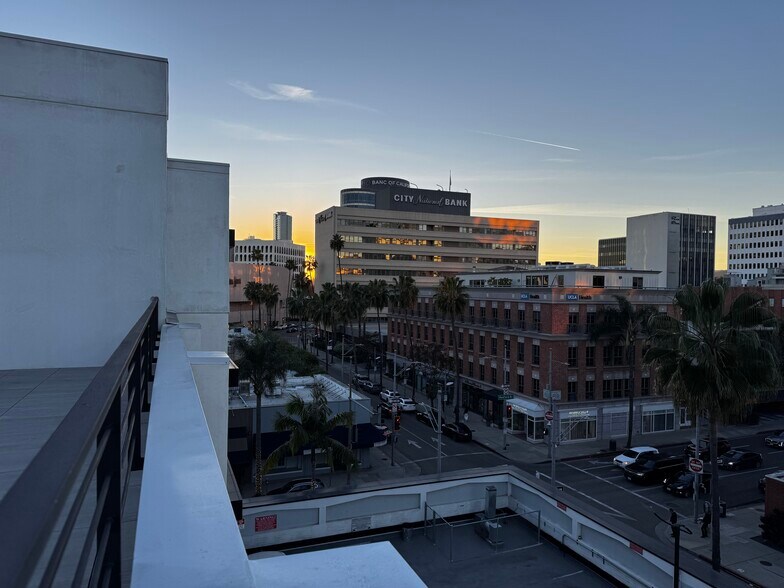 More Photos Of 9632-9648 Brighton Way, Beverly Hills Restaurant For Lease