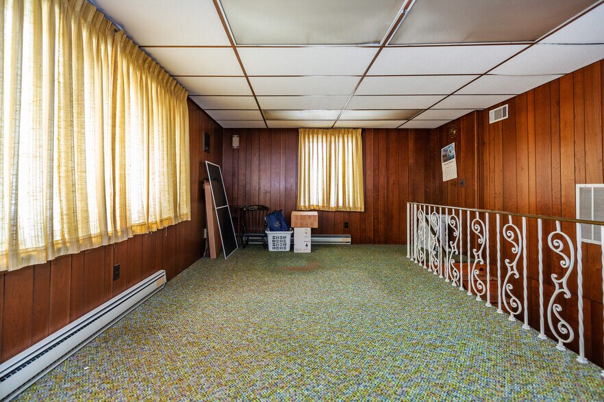 More Photos Of 90 Putnam Pike, Johnston Flex For Sale