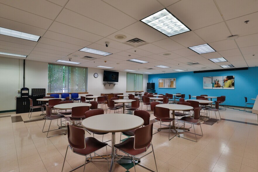 More Photos Of 1525 Valley Center Pky, Bethlehem Unknown For Lease