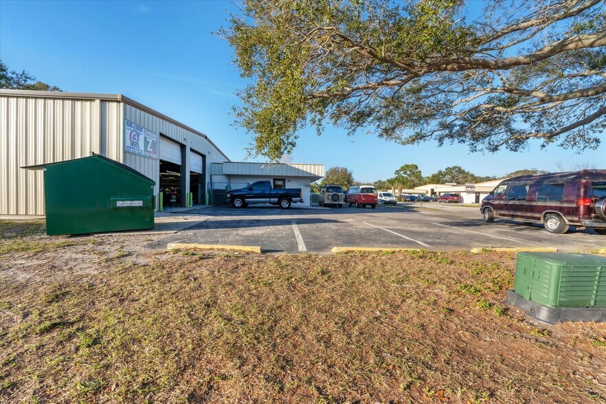 More Photos Of 2311 Whitfield Industrial Way, Sarasota Warehouse For Sale
