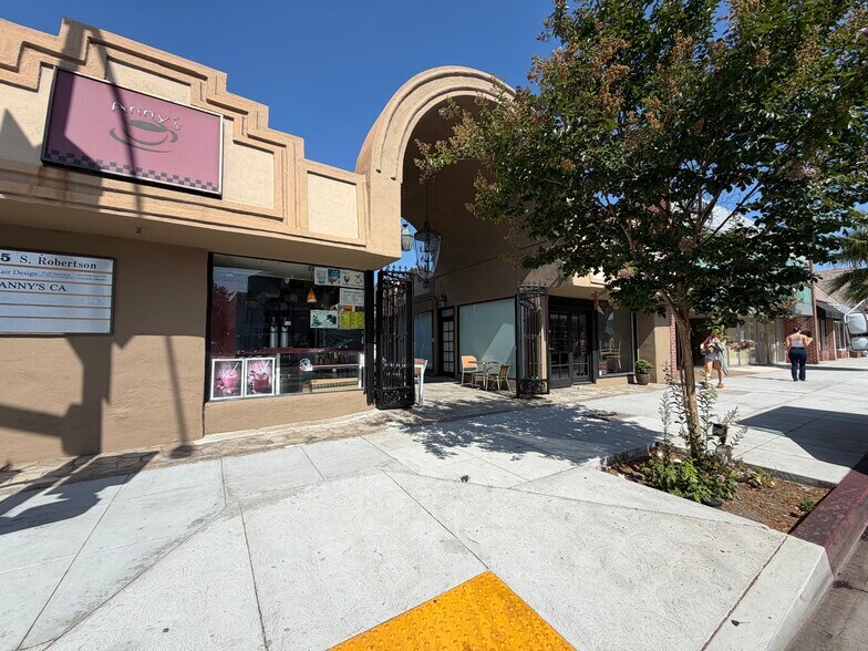 More Photos Of 265 S Robertson Blvd, Beverly Hills Restaurant For Lease