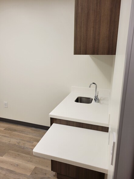 More Photos Of 2060 W Whispering Wind Dr, Phoenix Medical For Sale