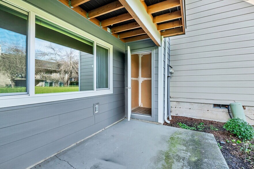 More Photos Of 10200 SW Conestoga Dr, Beaverton Multifamily For Sale