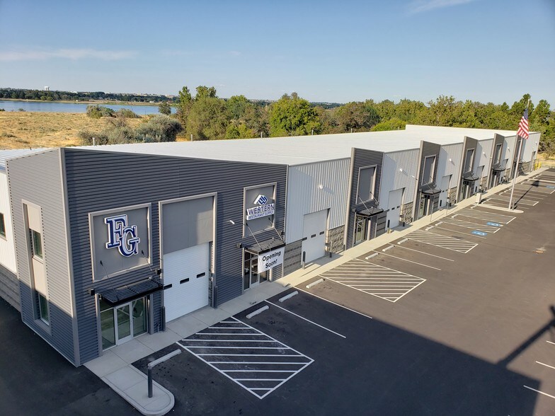 More Photos Of 1953-1977 Fowler St, Richland Service For Lease