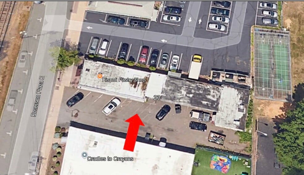 More Photos Of 23 Emerson Plz, Emerson Freestanding For Sale