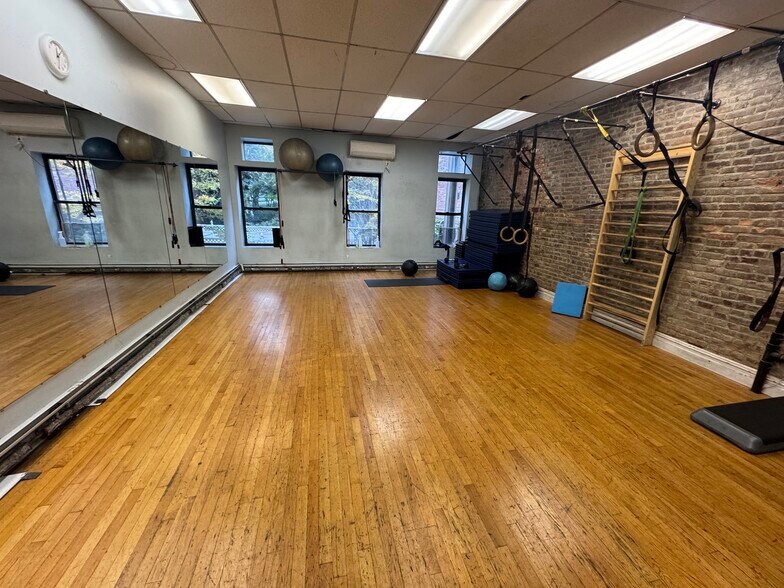 More Photos Of 42 5th Ave, Brooklyn Storefront Retail Residential For Lease