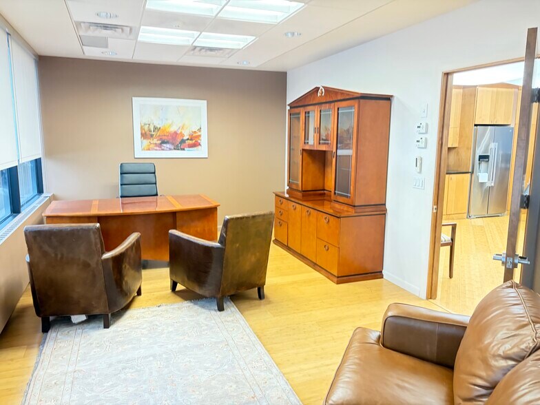 More Photos Of 245 Saw Mill River Rd, Hawthorne Medical For Sale