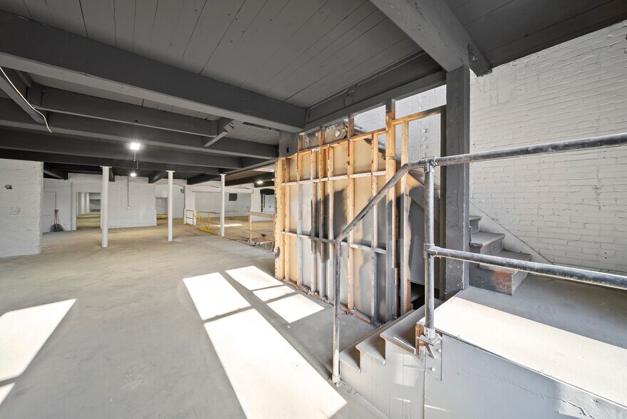 More Photos Of 174 N Main St, Franklin Light Manufacturing For Sale