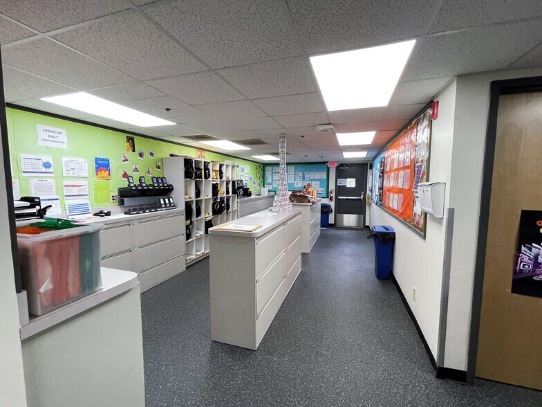 More Photos Of 3440 Black & Decker, Hope Mills Distribution For Lease