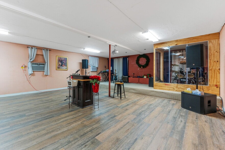 More Photos Of 2506 9th St, Bradenton Freestanding For Sale