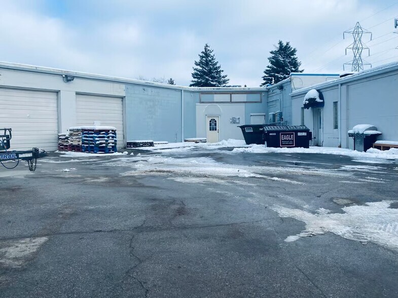 More Photos Of 4230 W Loomis Rd, Greenfield Showroom For Lease