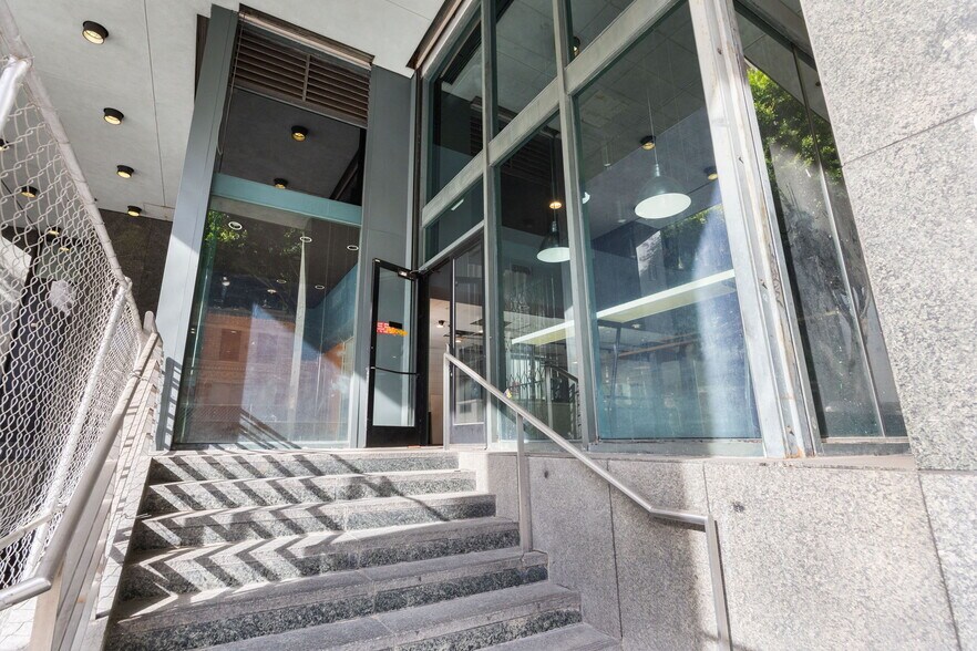 More Photos Of 701 W 7th St, Los Angeles Apartments For Lease