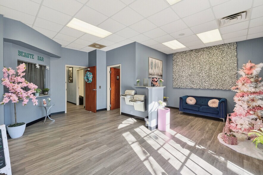 More Photos Of 3210 Prosperity Church Rd, Charlotte Office For Sale