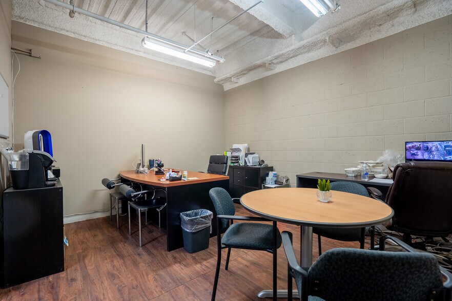 More Photos Of 747 E 10th St, Los Angeles General Retail For Sale