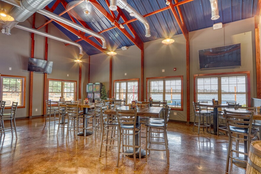 More Photos Of 9971 N Grand Pines Ln, Hayward Restaurant For Sale