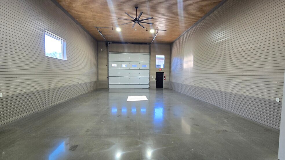 More Photos Of 144 McCrary Rd, Mooresville Flex For Sale