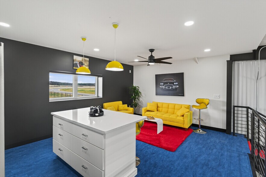 More Photos Of 663 Valerie Ave, Hudson Specialty For Sale