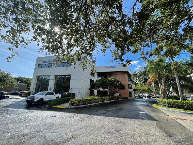 More Photos Of 1040 Weston Rd, Weston Medical For Lease