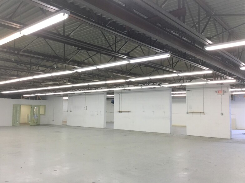 More Photos Of 25 Gramar Ave, Prospect Warehouse For Lease