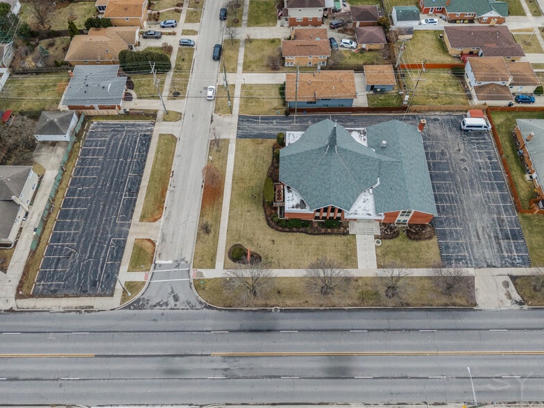 More Photos Of 1437 Oakton St, Park Ridge Specialty For Sale