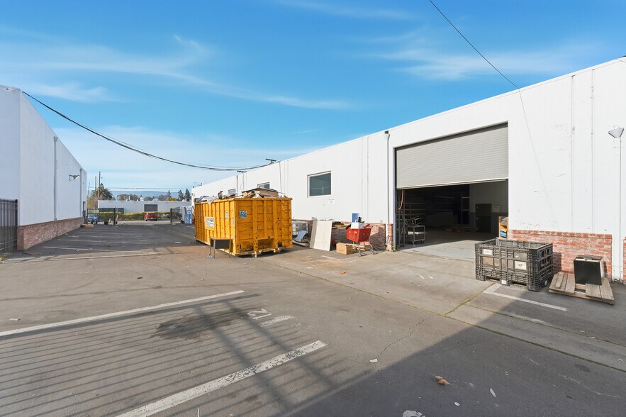 More Photos Of 450 Veterans Blvd, Redwood City Unknown For Lease