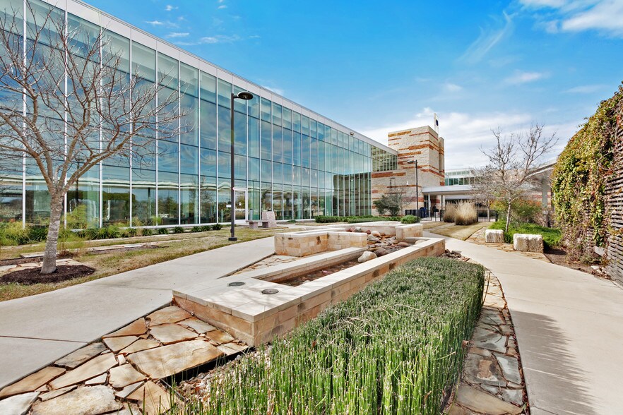 More Photos Of 7901 Metropolis Dr, Austin Hospital For Sale