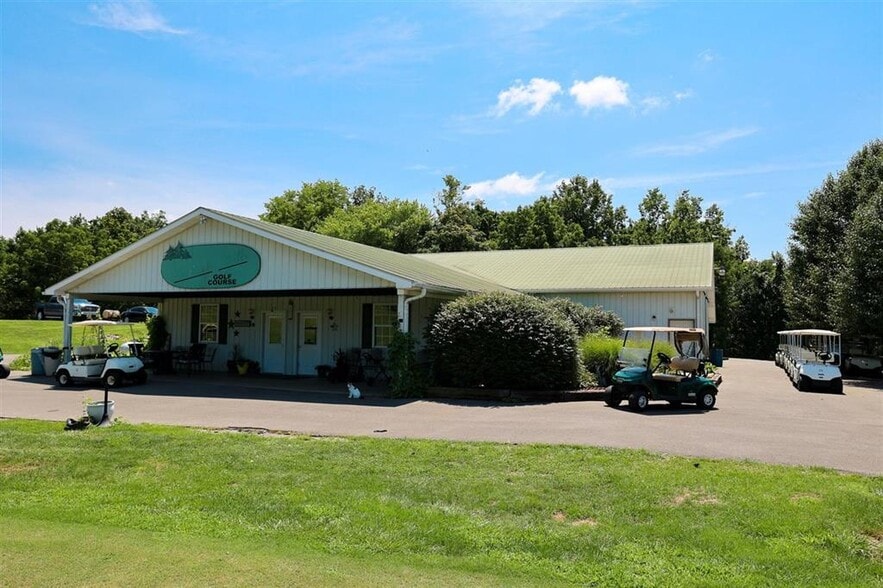 Primary Photo Of 6198 Randolph Summer Shade Rd, Summer Shade Golf Course Driving Range For Sale