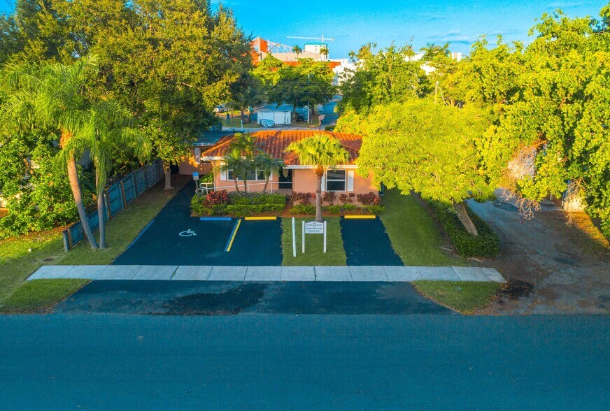 More Photos Of 18 NE 2nd Ave, Dania Beach Office For Sale