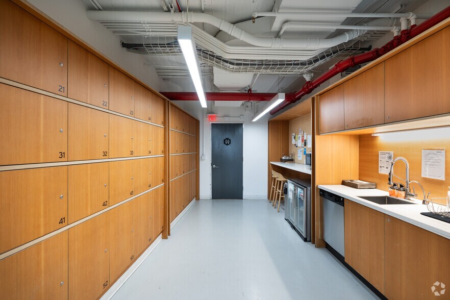 More Photos Of 31-00 47th Ave, Long Island City Industrial For Lease
