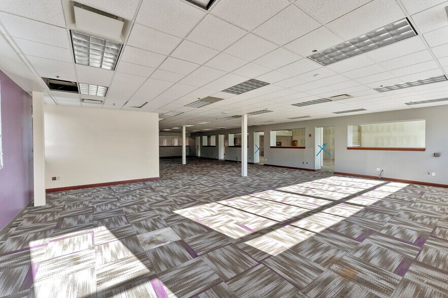More Photos Of 470 Myles Standish Blvd, Taunton Office For Lease
