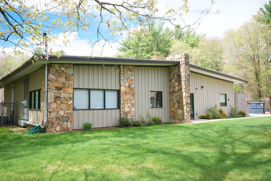 More Photos Of 128 Elm St, Bridgewater Warehouse For Lease