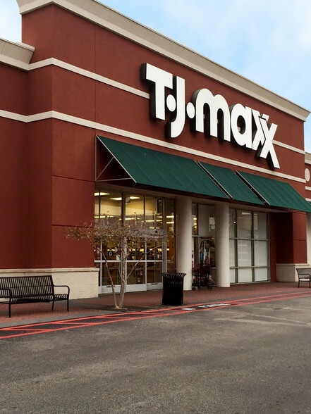 More Photos Of 6850-6902 US Highway 90, Daphne Unknown For Lease